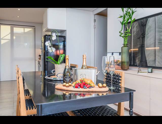 2 BEDROOM APARTMENT TO LET IN DE WATERKANT